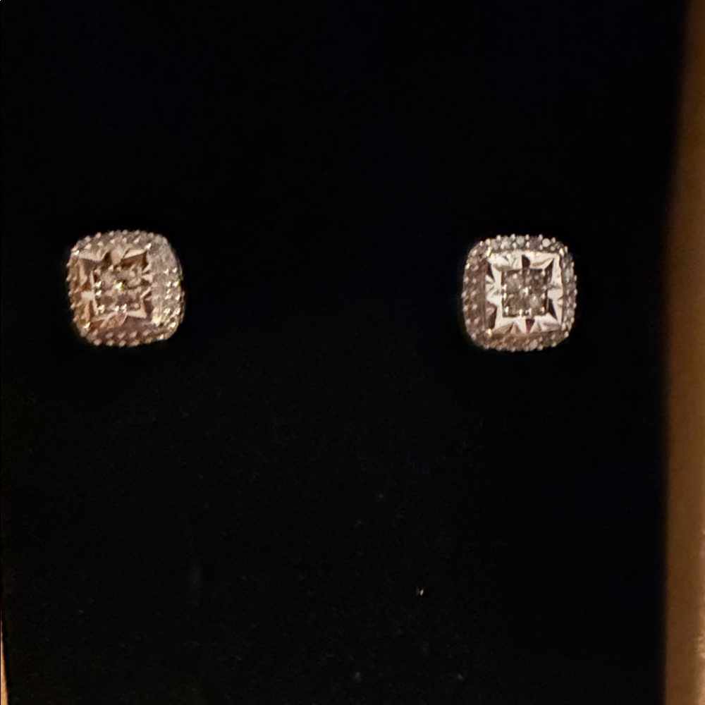 Elegant sterling Silver and natural diamonds Stud Earrings